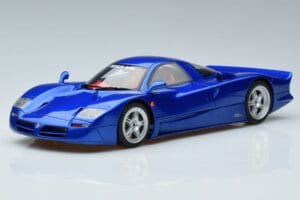 Nissan R390 GT1 Road Car Coupe GT Spirit 1:18