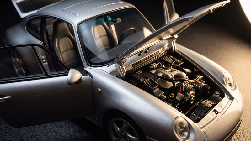 Diecast модел 1:18 – отварящи се врати и детайл на двигателя