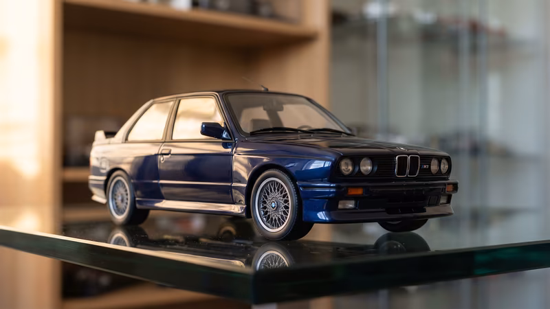 Резин модел в мащаб 1:18 – по-остри линии на каросерията и пълен лак